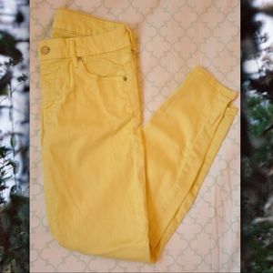 Adorable yellow Mother jeans